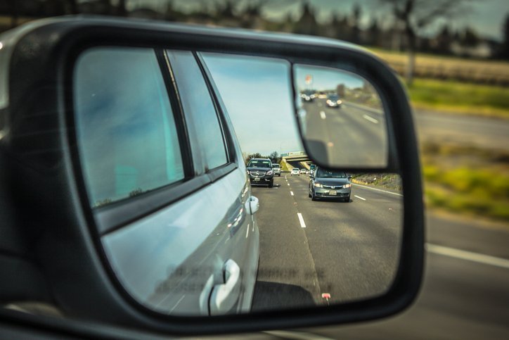 Hướng dẫn lùi xe ô tô an toàn cho những tài xế mới lái