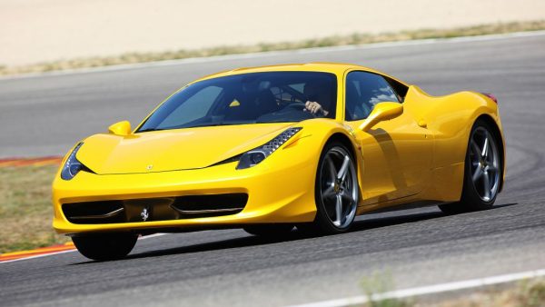 Giá xe Ferrari 458 cập nhật mới nhất