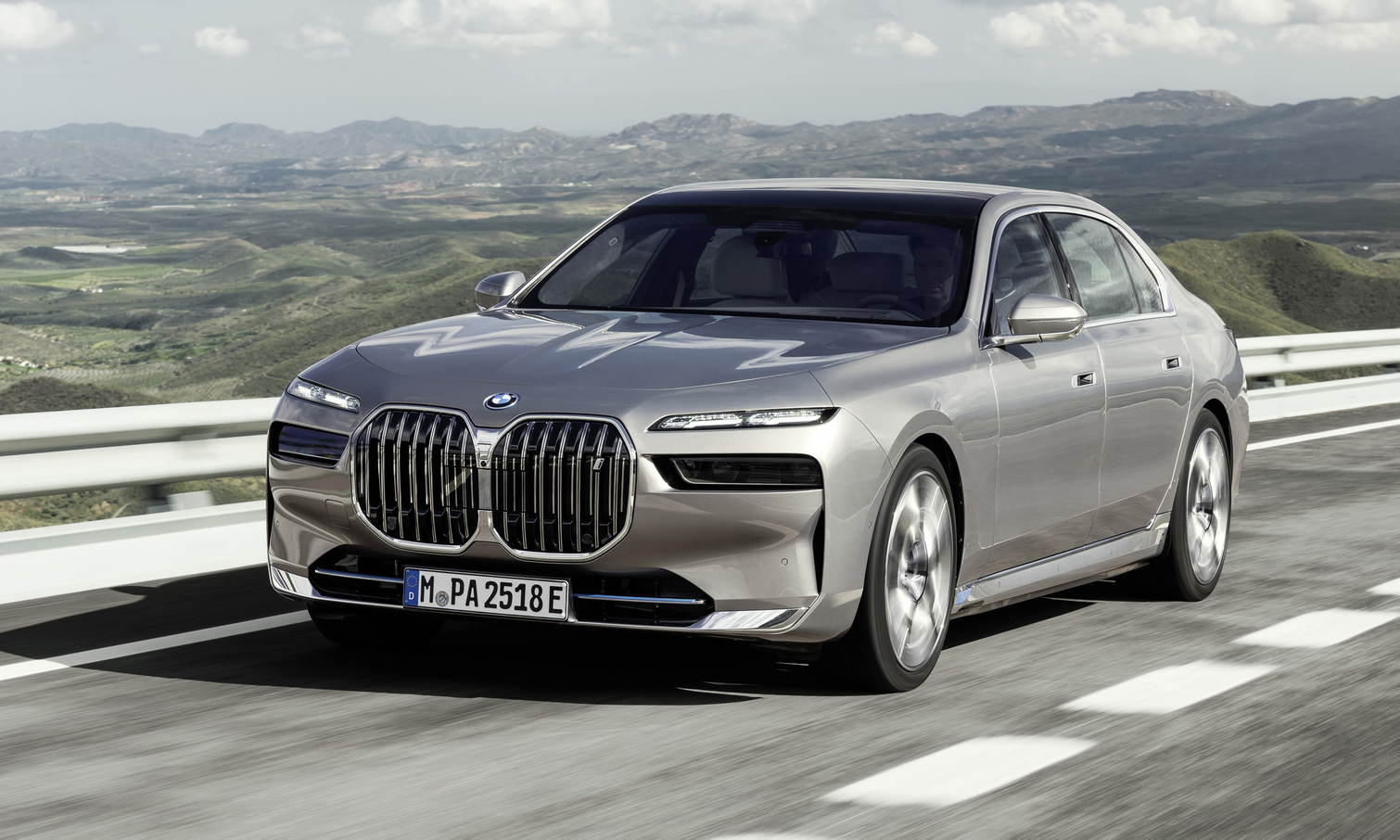 BMW giờ đây sẽ tính phí gần 2 triệu đồng một năm cho Apple CarPlay